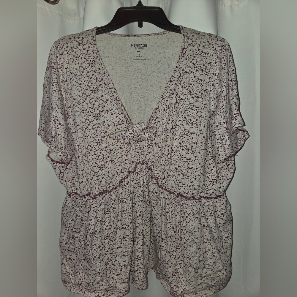 Torrid Cream and Purple Floral V-Neck Tie-Front Tunic Top
